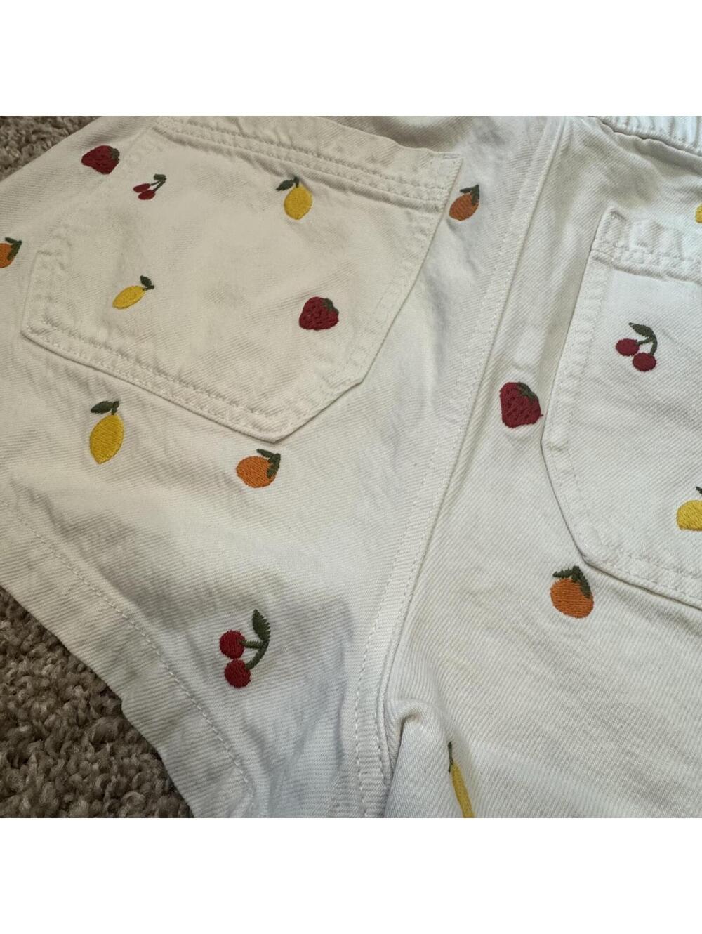 Pacsun White Fruit Embroidered Shorts-Medium